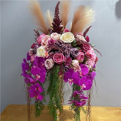 Dekoracije stolova od umjetnog vjenčanog cvijeća