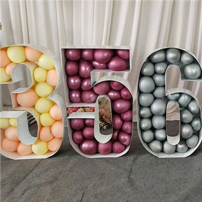 Rođendanski mozaik s brojevima od balona