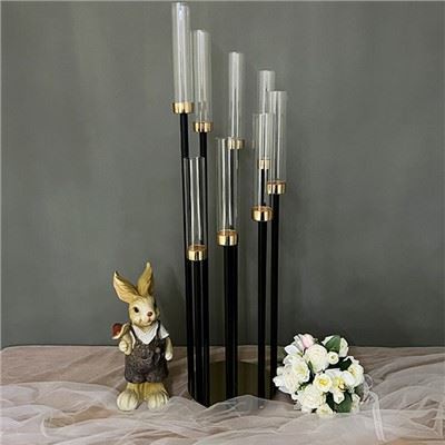 Središnji dio crnog kandelabra