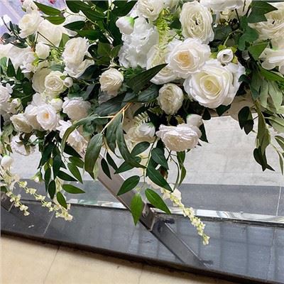 Viseće cvijeće za vjenčani luk